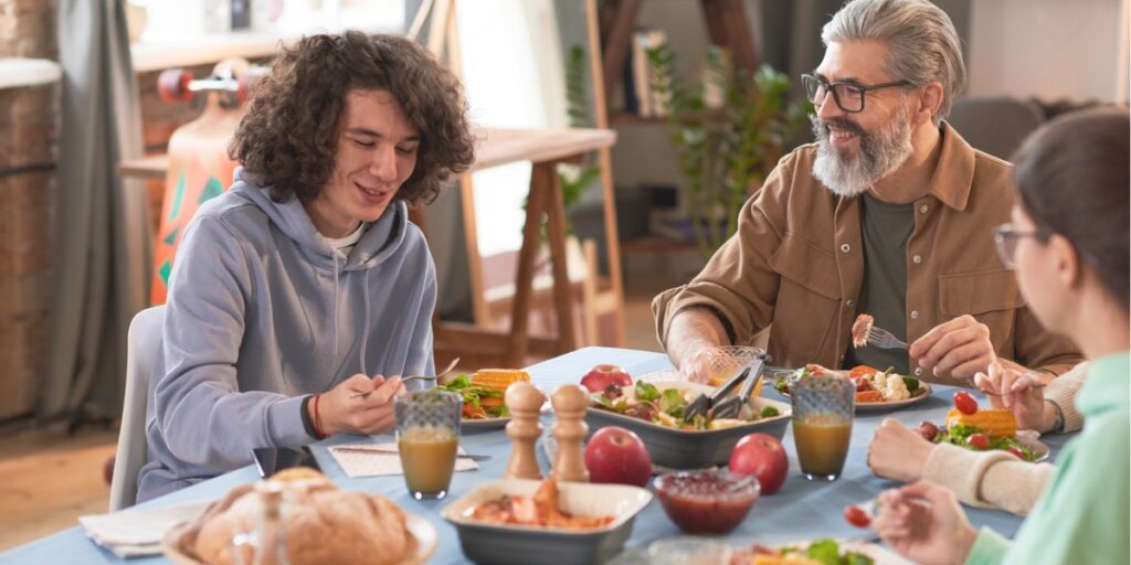 parents with college age child at thanksgiving