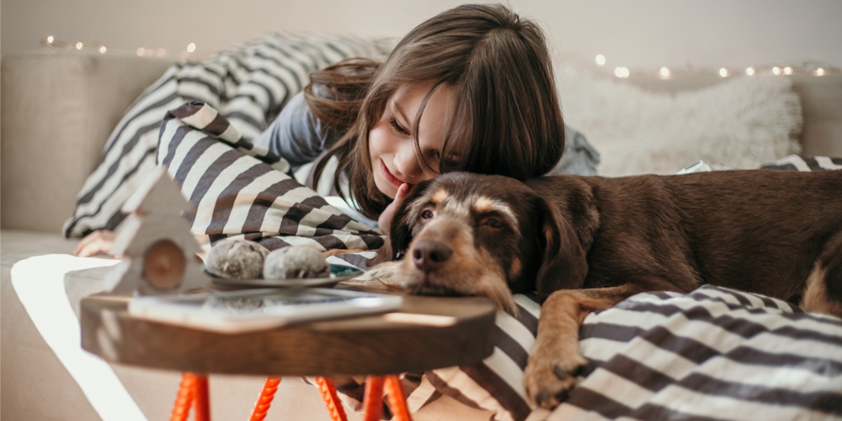 child hugging therapy dog