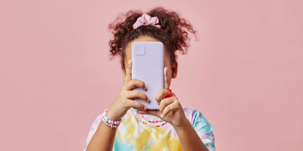 child with smartphone
